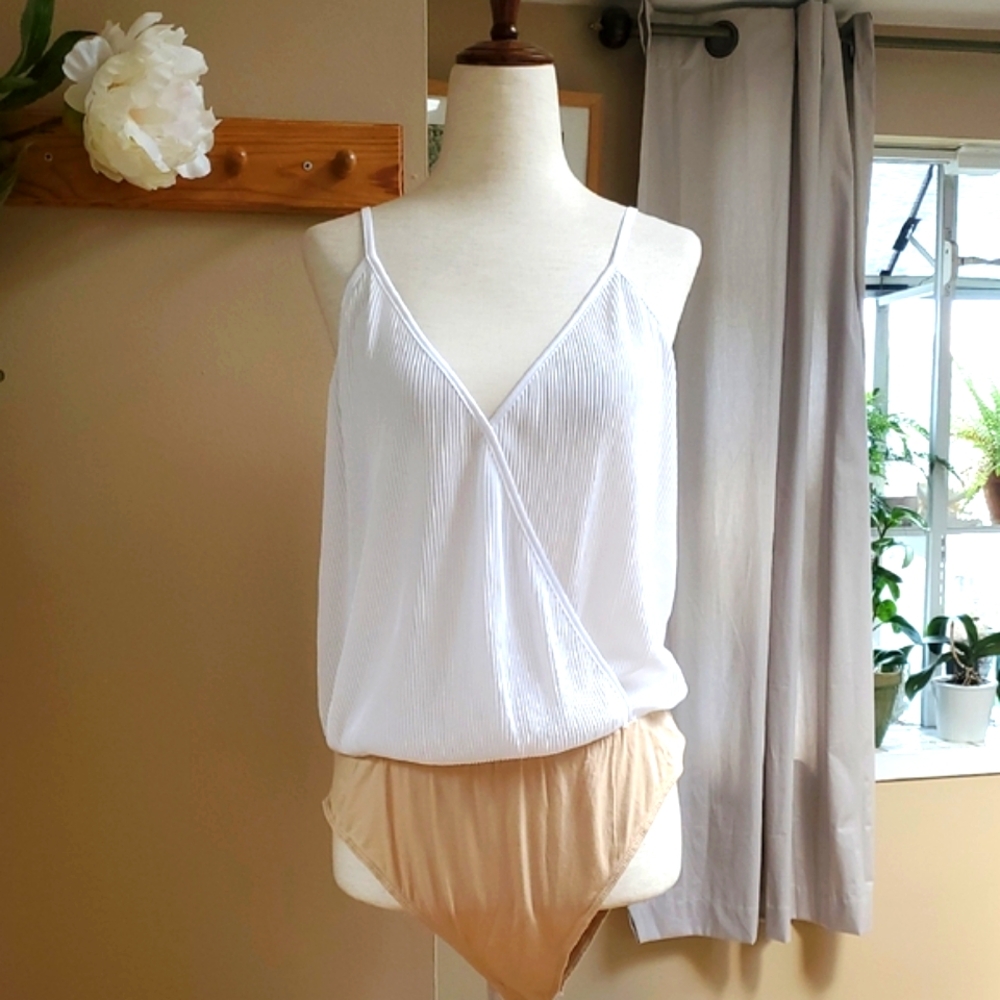 Wayf White and Tan Bodysuit with V-Neck Size L